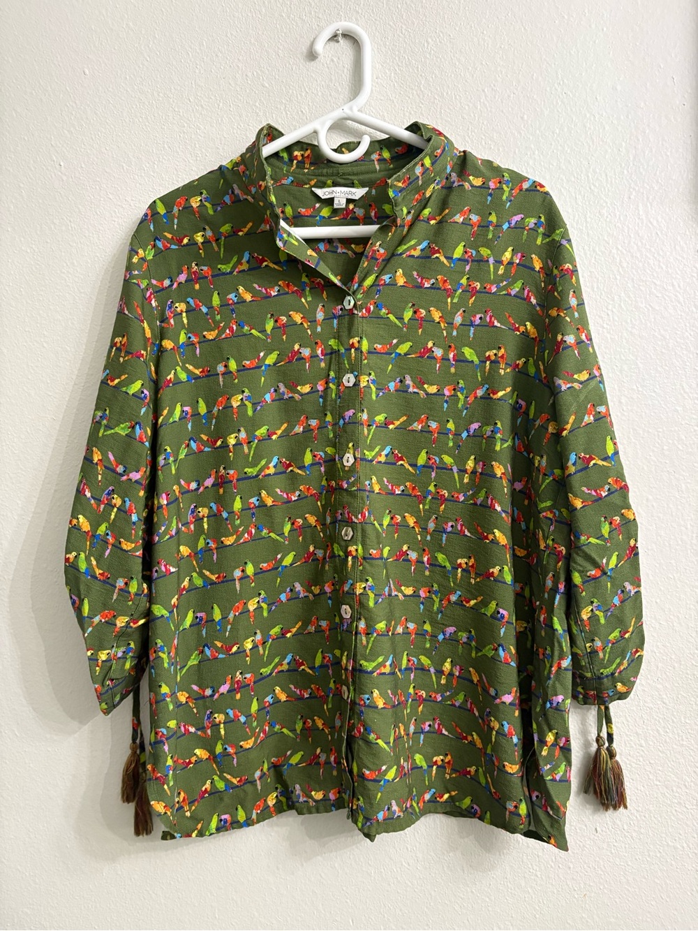 John Mark Woven Parrot Print Wire Collar 3/4 Cinched Tie Sleeve Hi Low